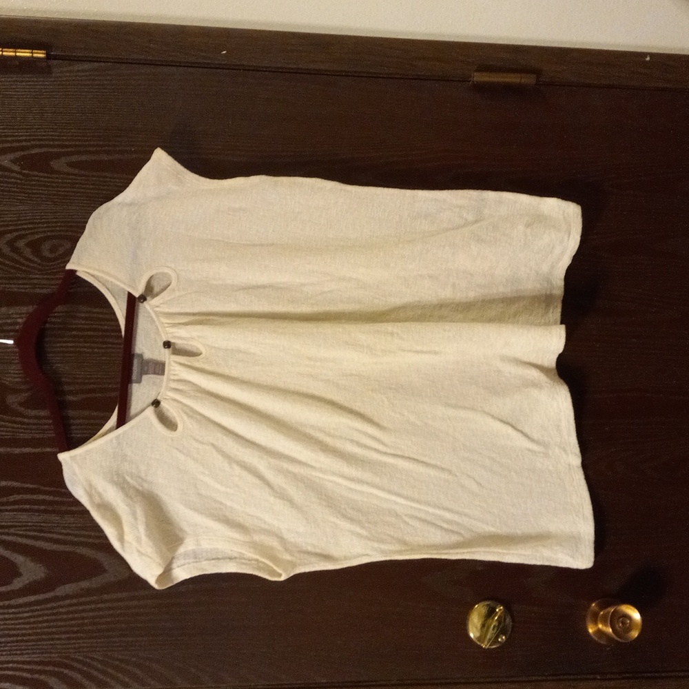 Rochelle cream nubby knit shirt. Cap sleeves. 3 little key hole beaded neckline